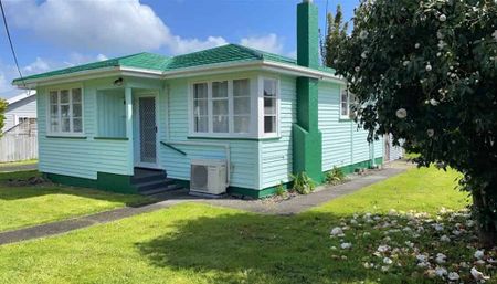 3 Bedrooms in Hikurangi - Photo 4