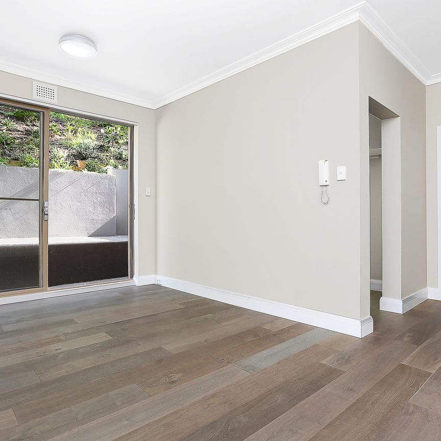 Restored Apartment With Private Courtyard & Additional Office / Studio - Photo 1