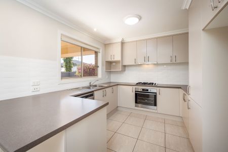 Spacious 4-Bedroom Family Home in Sought-After Thurgoona Location!! - Photo 3