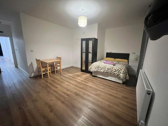 Studio Flat, Princess Avenue, N13 - Photo 1