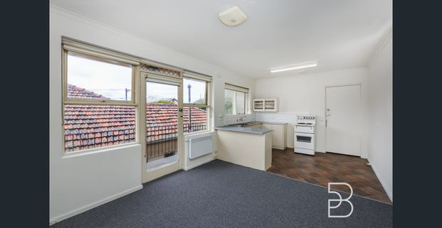 Bright 1st Floor Apartment - Photo 1