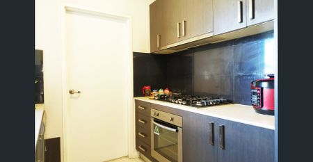Modern 4-Bedroom Townhouse in Prime Blacktown Location - Photo 5