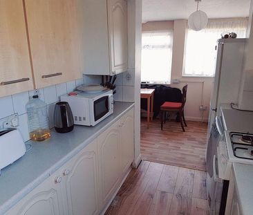 1 bedroom in a house share to rent - Photo 5