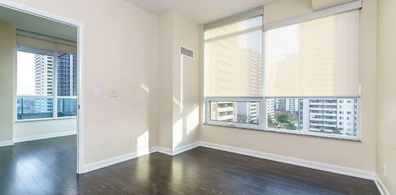 Beautiful Two Bedroom Unit With Parking Wellesley & Sherbourne - Photo 2