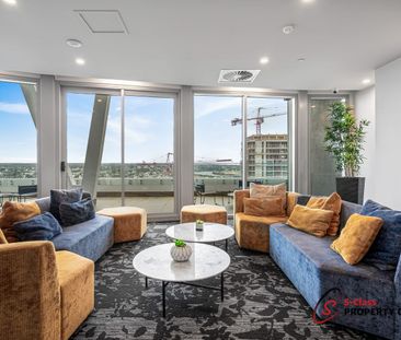 Modern Inner-City Living with Spacious Balcony & Stunning Views! - Photo 6