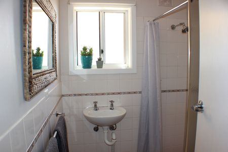 To register & apply for this property, please use this link: https://snug. com/ - Photo 5