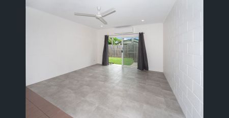 Private Duplex with fully fenced yard - Photo 2