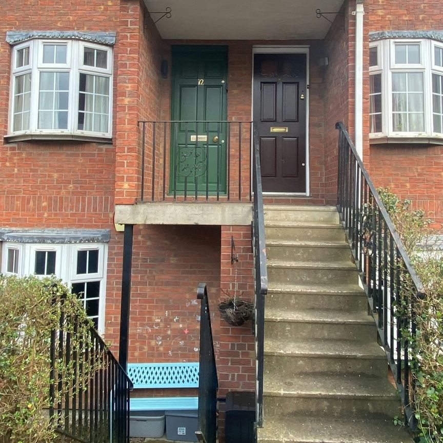 Flat to rent on - Photo 1