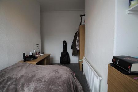 4 bedroom terraced house to rent - Photo 3