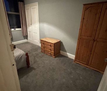 Mount Gould Road Room 3 - Photo 4