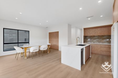 Premium Modern Room for Rent in a shared nearly new house! Fully Furnished! - Photo 5