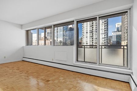 Mid-rise apartment building in Centretown - One-month free rent on 12-month lease! - Photo 3