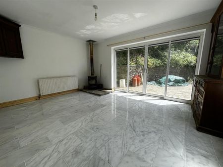 Blackawton - Photo 2