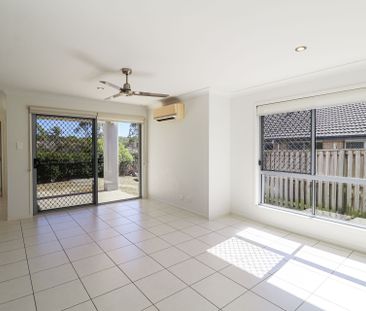 MODERN FOUR BEDROOM TOWNHOUSE - Photo 1