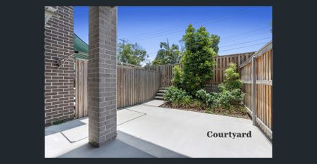 Is this your new home just in time for Xmas? Spacious 3-Bedroom Townhouse in Quiet Leafy Cul-de-Sac - Photo 5