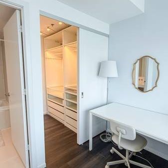 DT Toronto 2b2b Condo - near UofT with furniture! - Photo 4