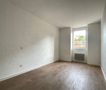 Location Appartement 4 pièces 77m² LA ROCHE SUR YON 85000 - Photo 2