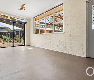 Open the door to easy living by the coast - Photo 3