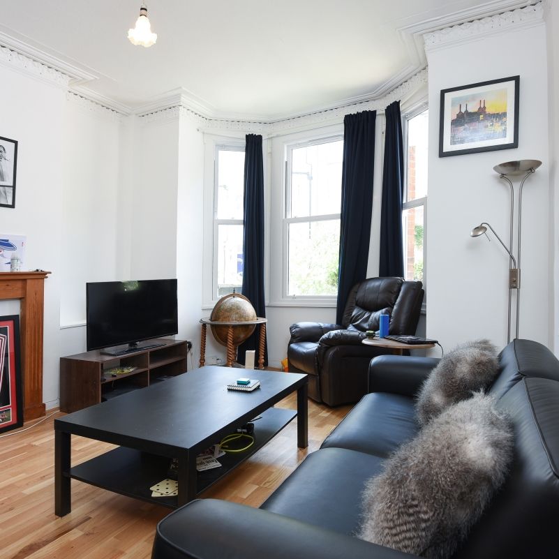 Strathblaine Road, Battersea, London, SW11 - Photo 1