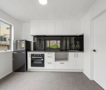 Tasefully renovated and spacious - Photo 5