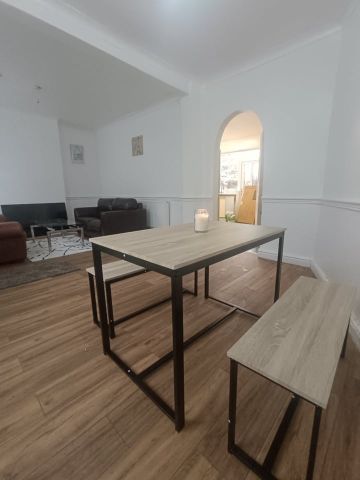 Room in a Shared House, Norway Street, M6 - Photo 4