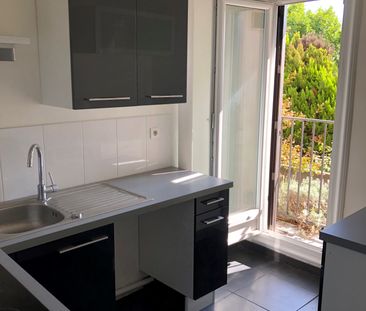 Location Appartement 2 pièces 45m² ST MAUR DES FOSSES 94100 - Photo 2