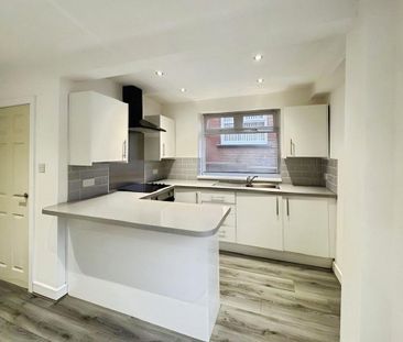 3 bedroom semi-detached house to rent - Photo 4