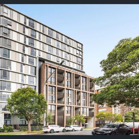 Luxury 2 Bedroom apartment located at convenient location - Photo 4