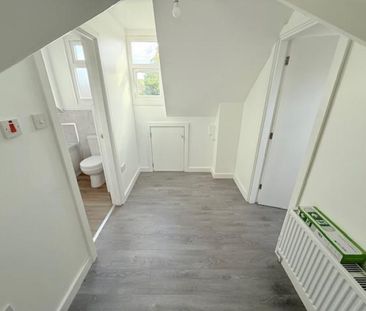 2 bedroom Flat To Let - Photo 2