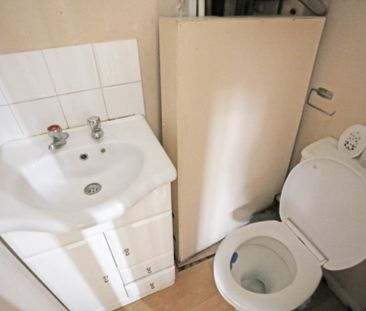 Price £2,200 pcm - Available Now - Part Furnished - Photo 1