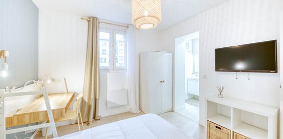 MANTEGA RIGHI Roommate 4 Bedrooms at Nice - Photo 2