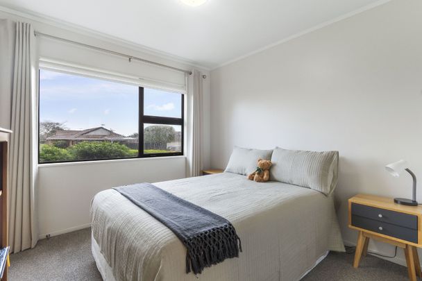 Perfect for Families or Professionals Seeking Modern Comfort 3 bedrooms house in a Prime Location - Photo 1