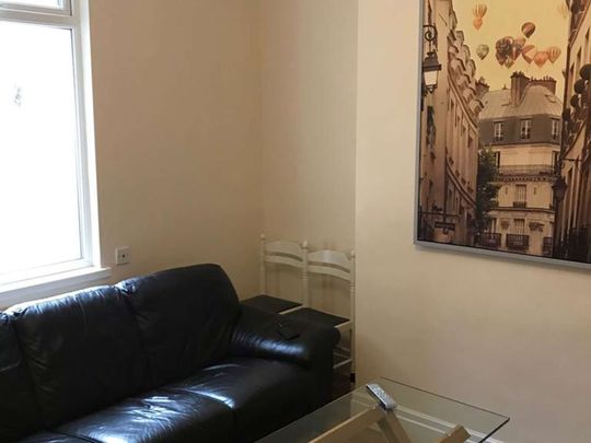 Lovely 4 Bedroom House Share close to Memorial Hospital and Darlington Town Centre Room 3 - Photo 1