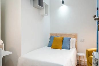 Ronda de Sant Pere, Barcelona, Catalonia 08010