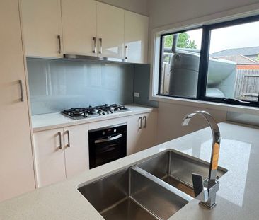 Stunning Home in Prime Clayton South Location - 4 Bedroom Family Ho... - Photo 3