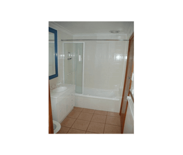 Cosy living with large yard! - Photo 3