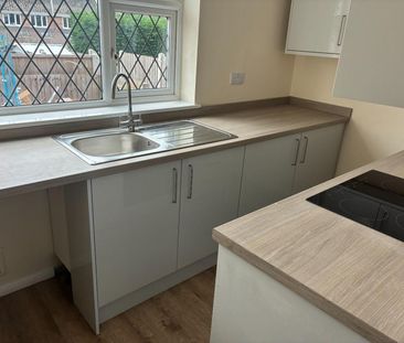 2 bedroom Flat To Let - Photo 3