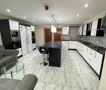 Hubert Croft Room 6 - Photo 3