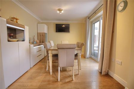 5 bedroom detached house to rent - Photo 3