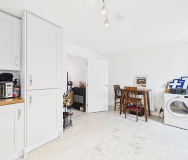 2 bedroom end of terrace house to rent - Photo 2