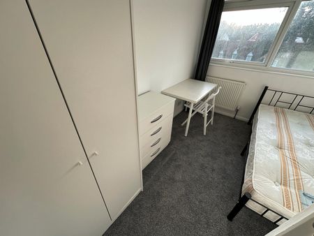 Room in a Shared House, Roxeth Hill, HA2 - Photo 3