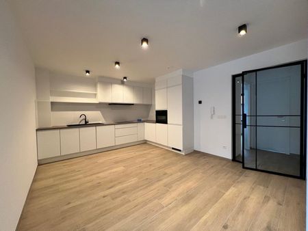 Centraal gelegen, gelijkvloers nieuwbouwappartement - Photo 3