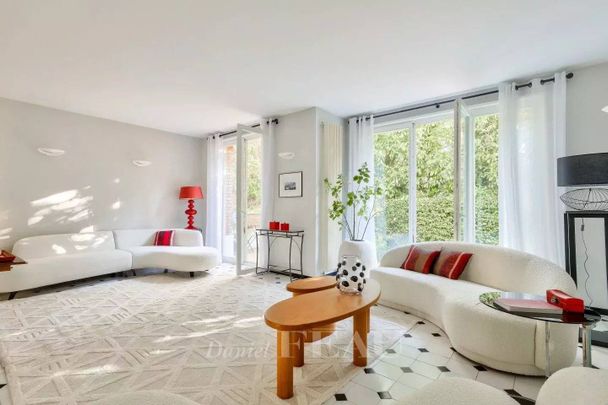 Location maison, Paris 16ème (75016), 9 pièces, 250.02 m², ref 84386703 - Photo 1