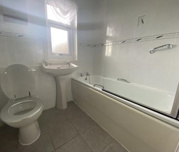 2 bedroom semi-detached house to rent - Photo 5