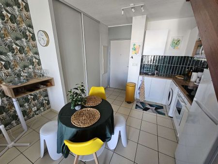 Location Appartement 3 pièces 53m² LA BRETAGNE 97490 - Photo 4