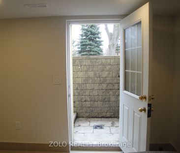 Detached Home For Lease | N8131518 - Photo 2