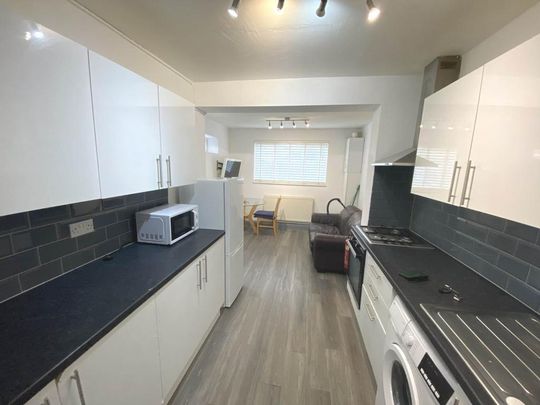 House share to rent - Photo 1