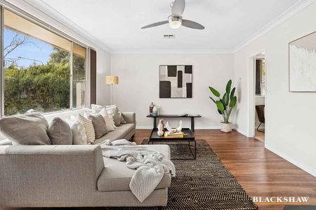 Charming Family Home In Evatt - Photo 2