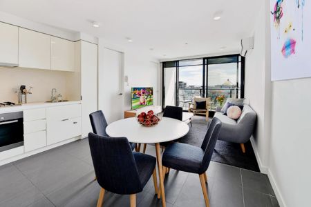 Stylish 1-bedroom apartment near RMIT University - Photo 2