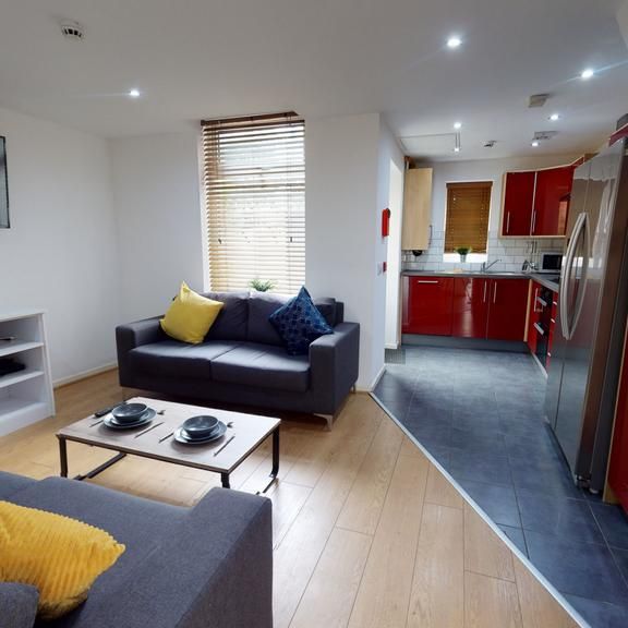 6 bedroom house to rent - Photo 1